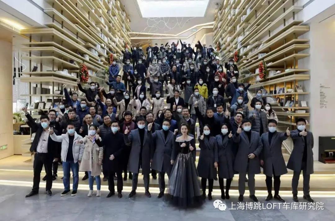 盘锦全国一百多人在华侨城汉口道6号参观研讨LOFT专利车库技术！